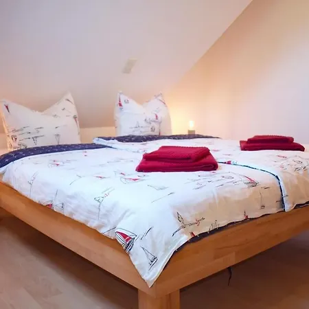 Ruhige Mit Eingezaeunten Garten - Familienfreundlich