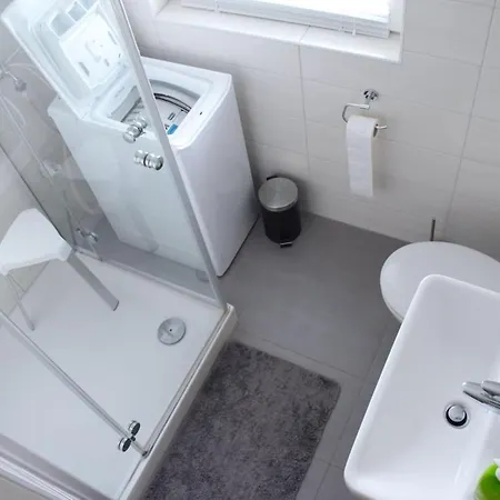 Ruhige Mit Eingezaeunten Garten - Familienfreundlich شقة *