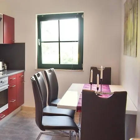 Ruhige Mit Eingezaeunten Garten - Familienfreundlich *